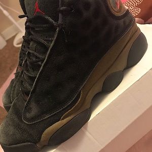 Black & olive jordan’s ! good condition, size 5